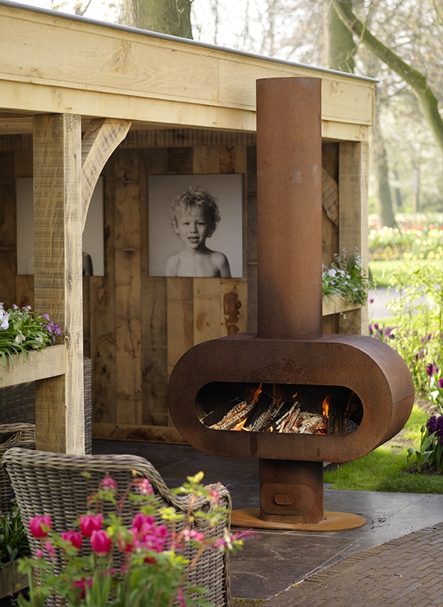 Foto Ook in de winter naar buiten dankzij een tuinhaard FotoOok in de winter naar buiten dankzij een tuinhaard